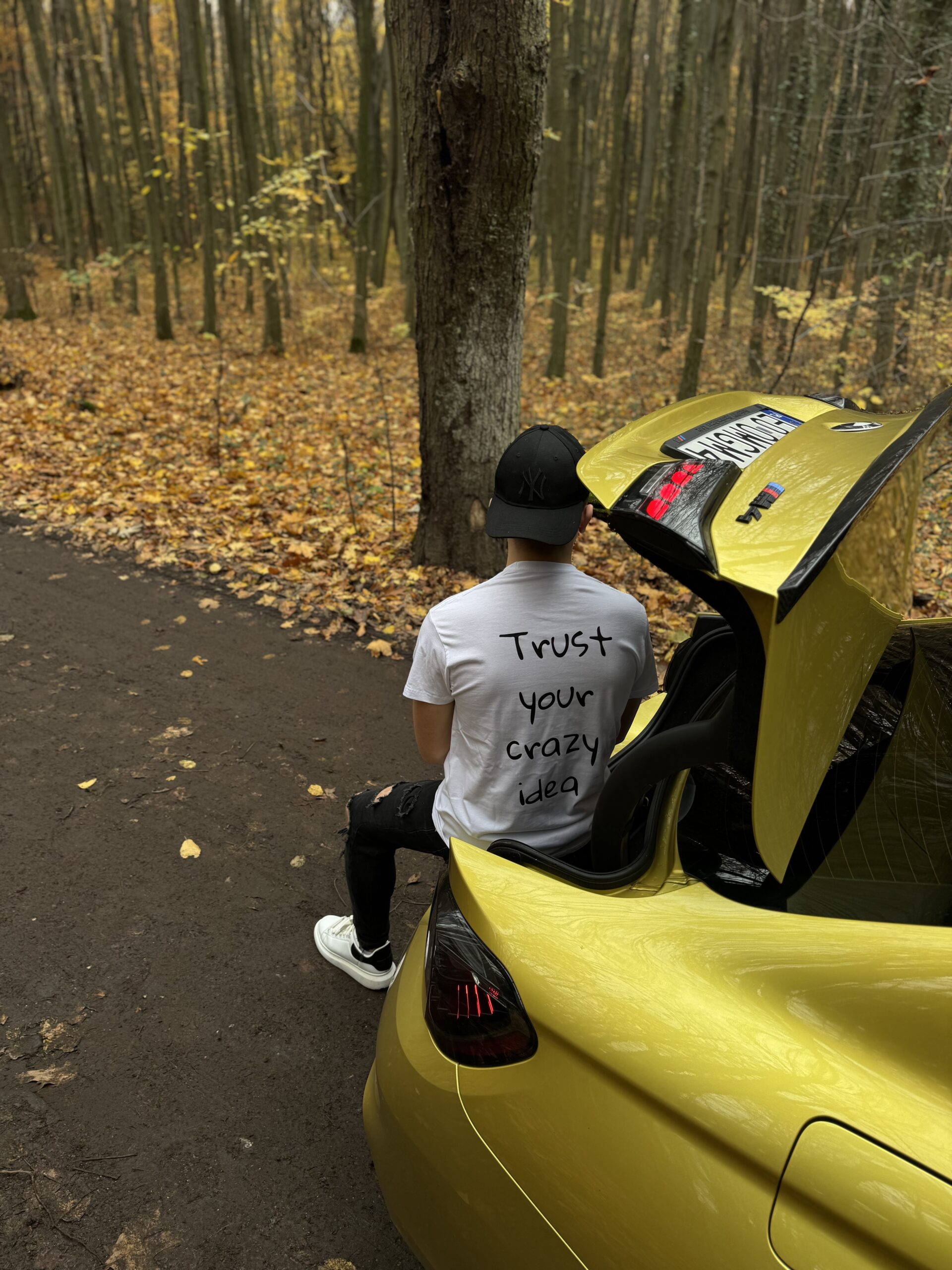 Biała Koszulka Trust Your Crazy Idea - obrazek 2