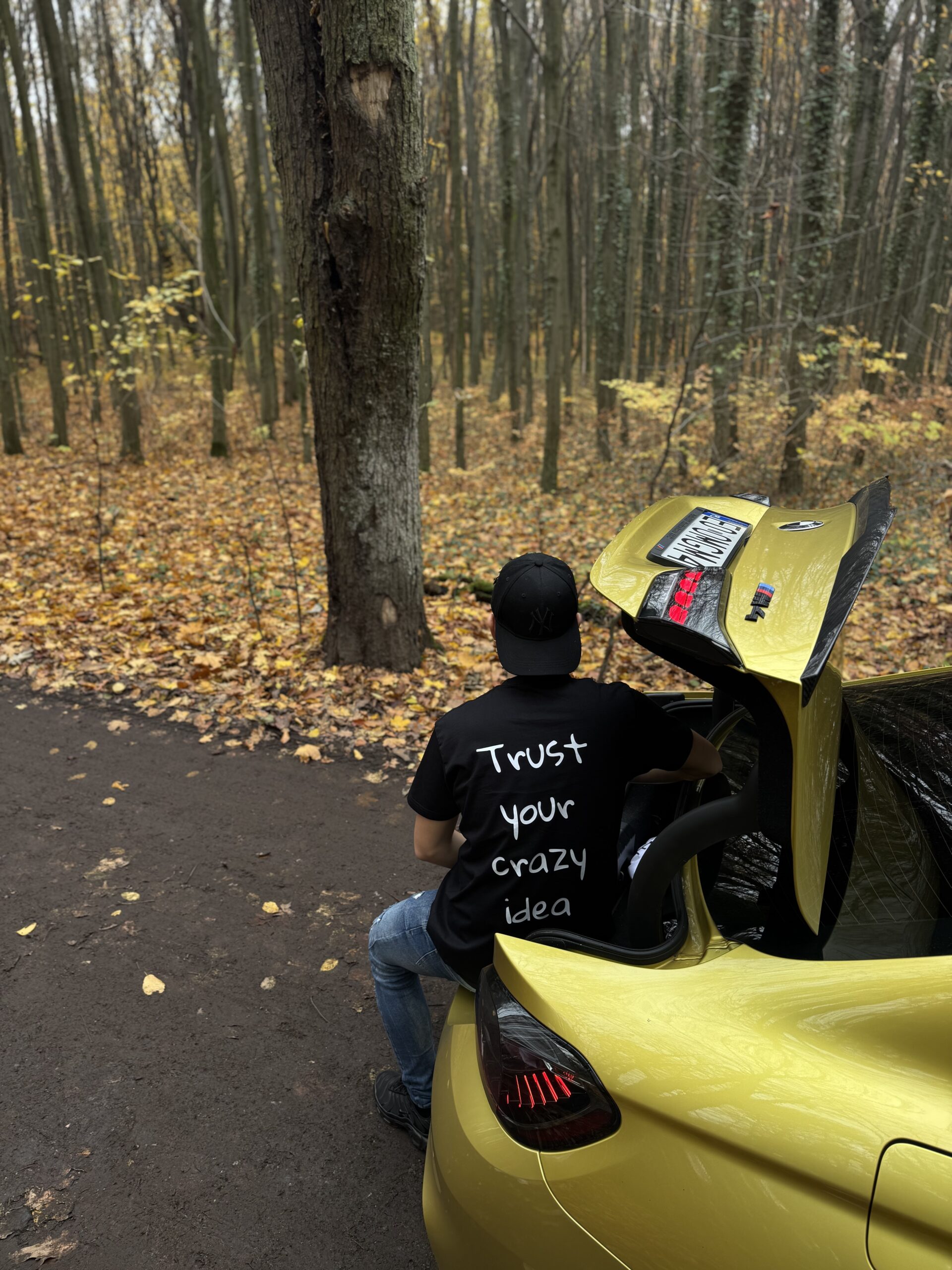 Czarna Koszulka Trust Your Crazy Idea