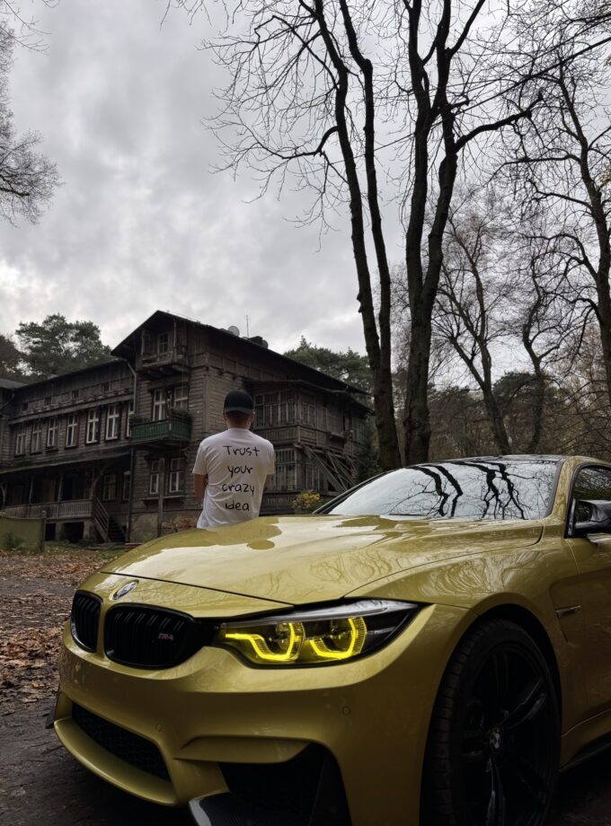 Biała Koszulka Trust Your Crazy Idea