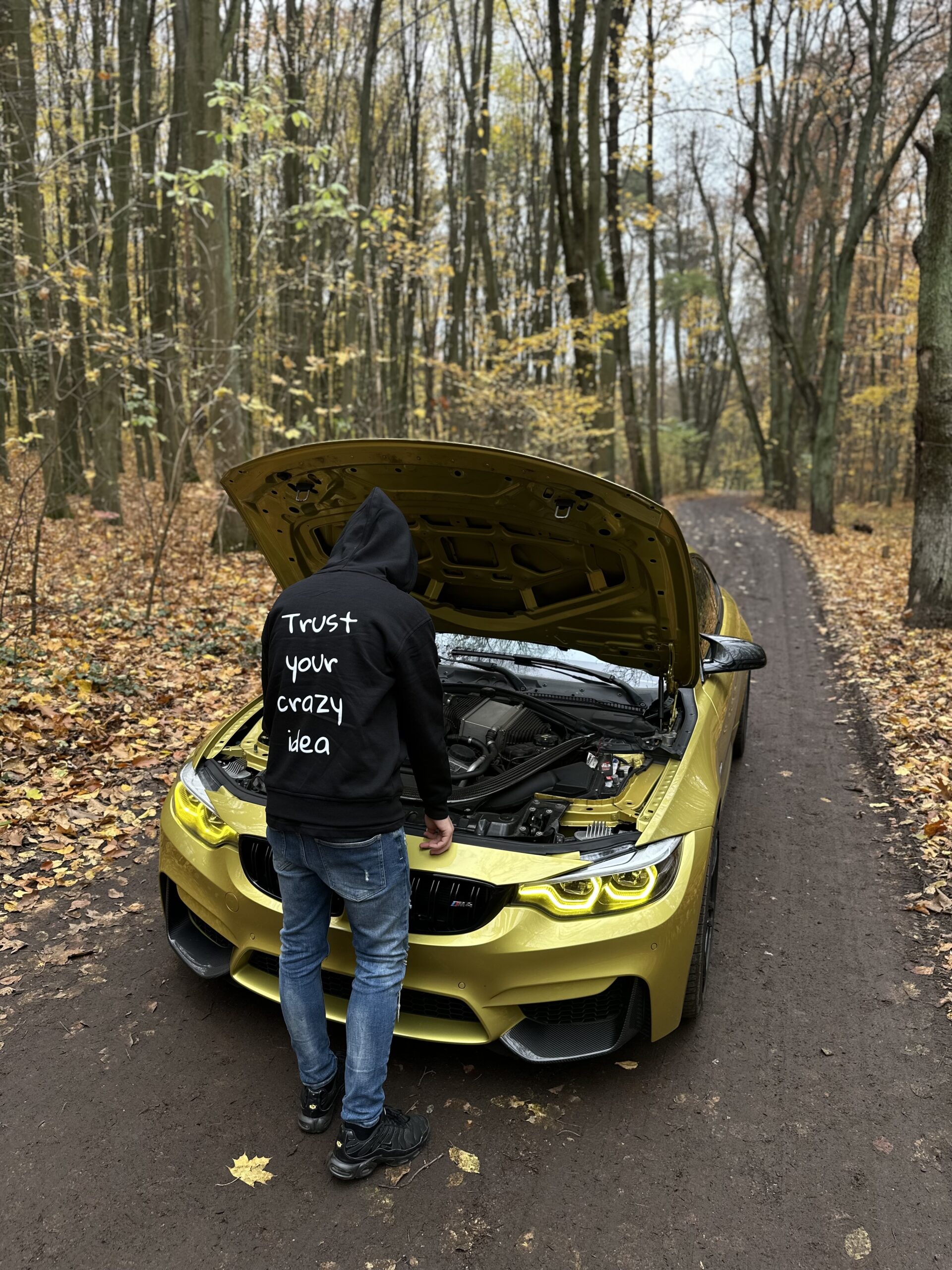 Czarna Bluza Trust Your Crazy Idea