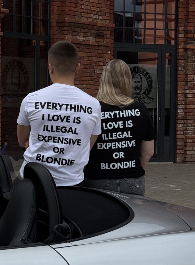 Czarna Koszulka Everything I Love Is Illegal Expensive or Blondie